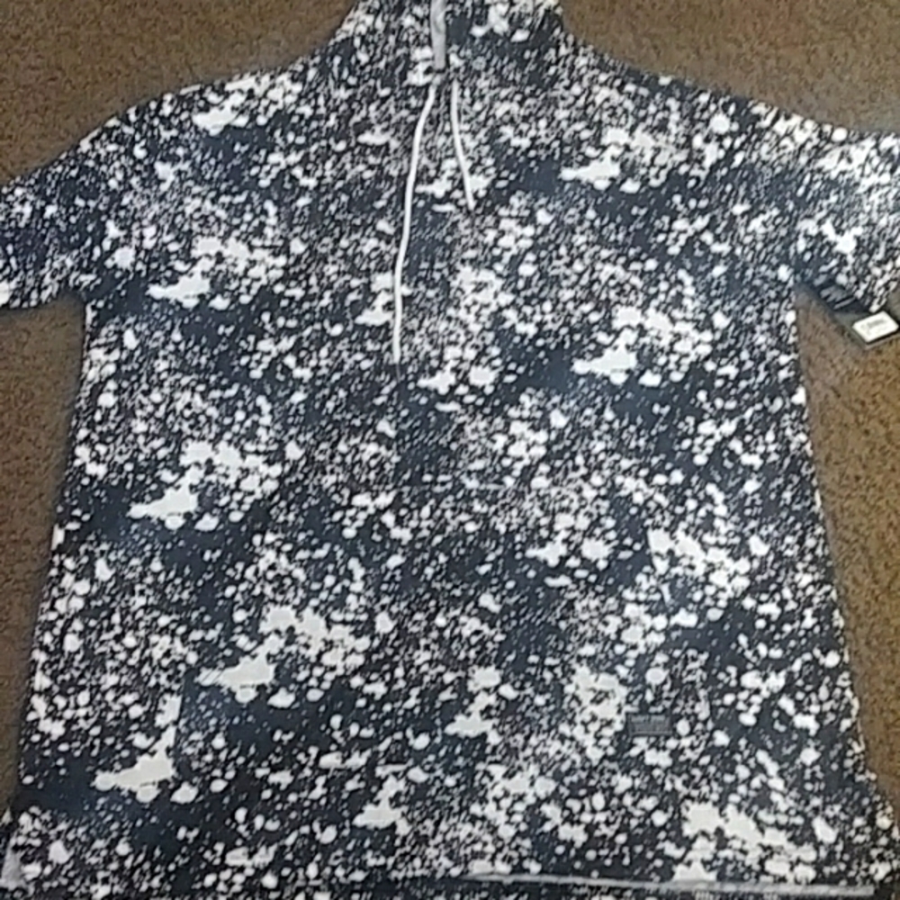 Navy Yard short sleeve hooded tee